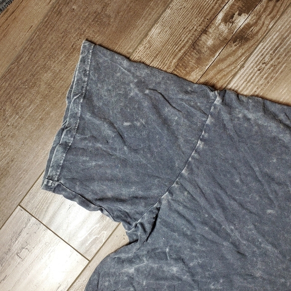 Caution to the Wind Distressed Gray Acid Wash Short Sleeve T-Shirt Size Medium - Picture 15 of 16